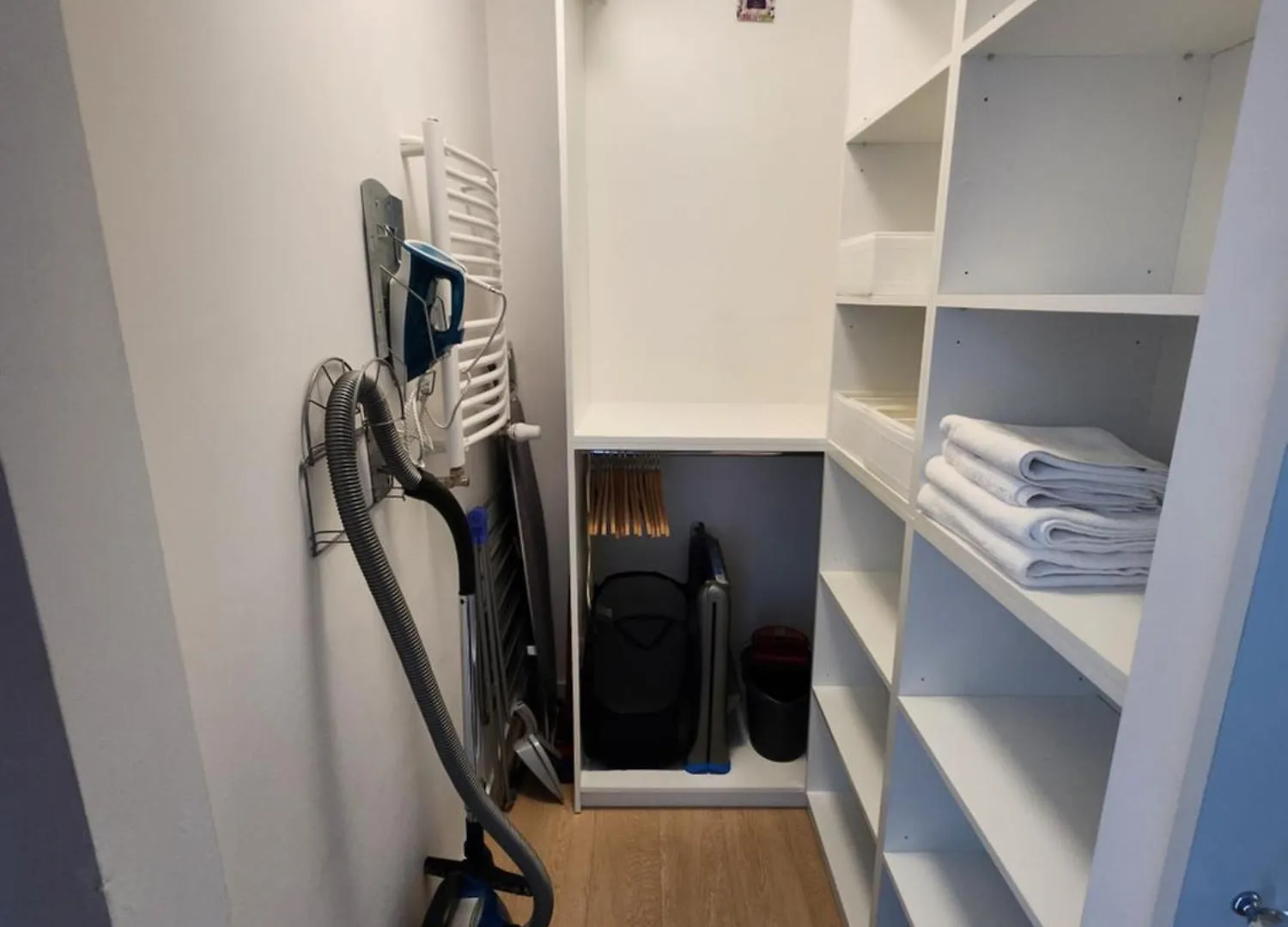 Premium Spire Apartment +Parking 바르샤바 폴란드